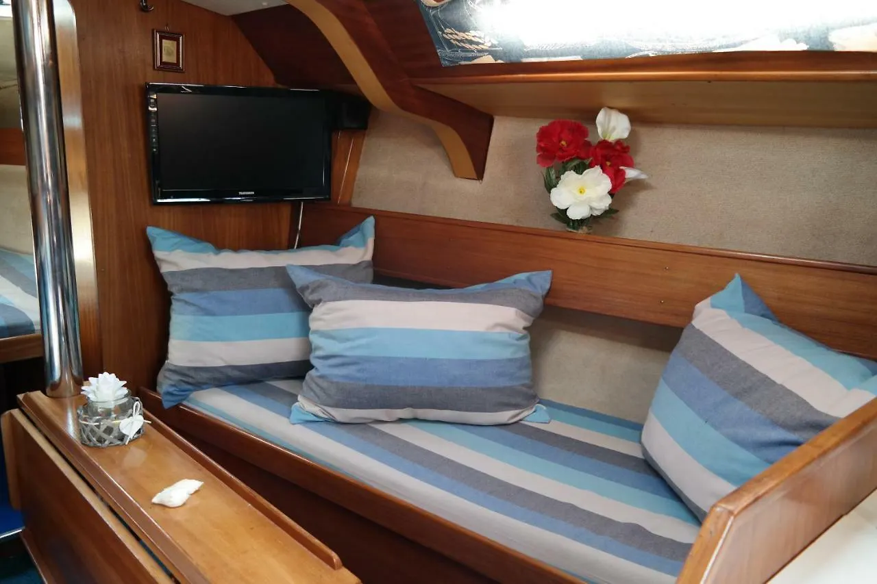Yacht Suite Marina Di Grosseto 3*,  İtalya