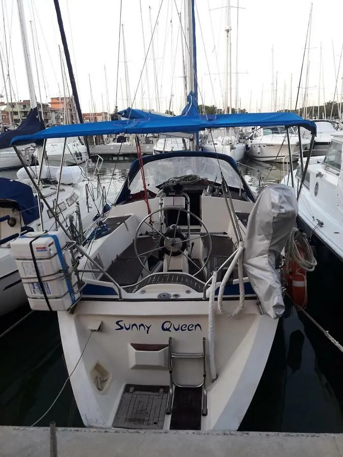 Yacht Suite Marina Di Grosseto Tekne